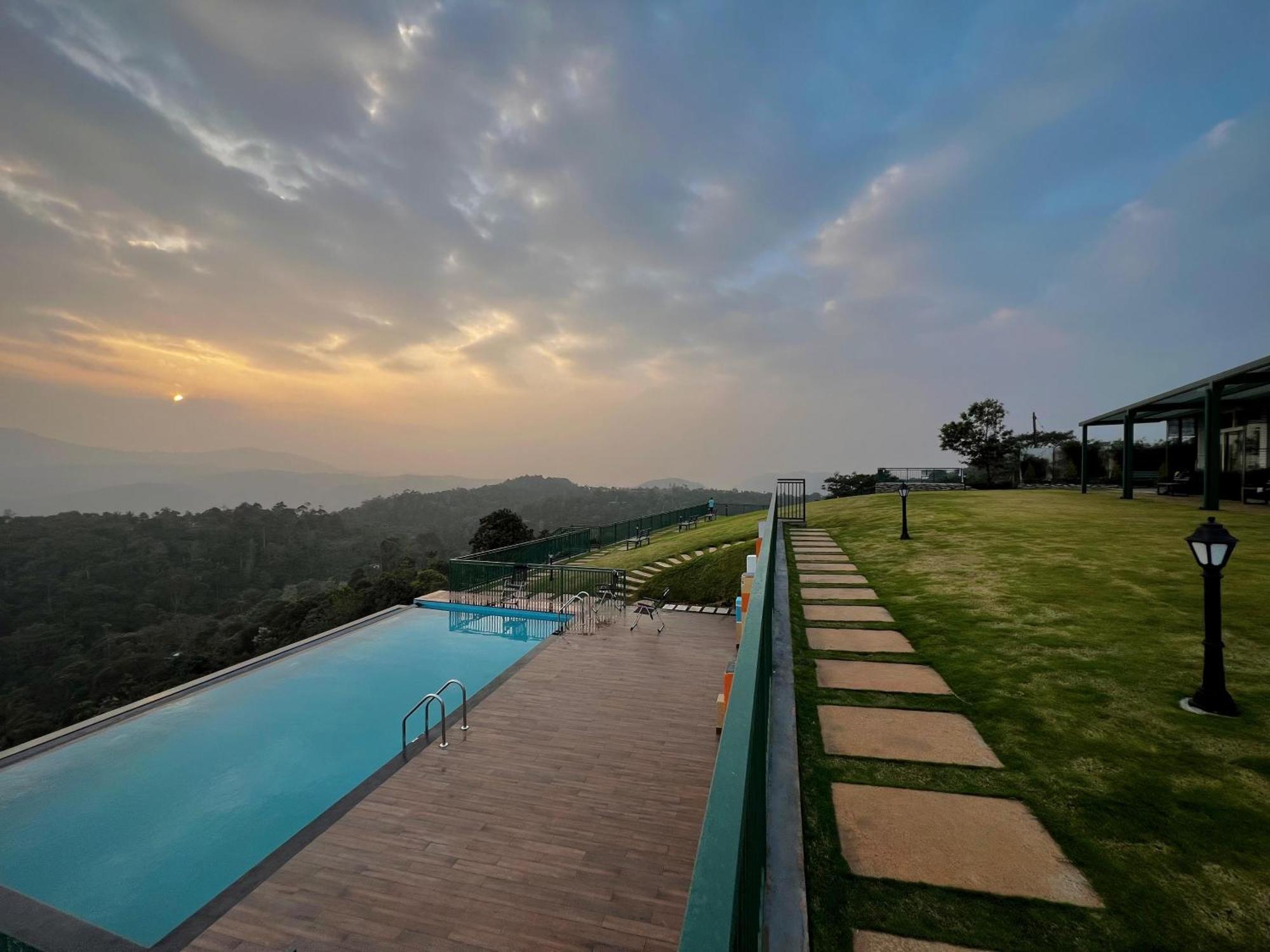Cloudy Court Resort Idukki Exterior photo